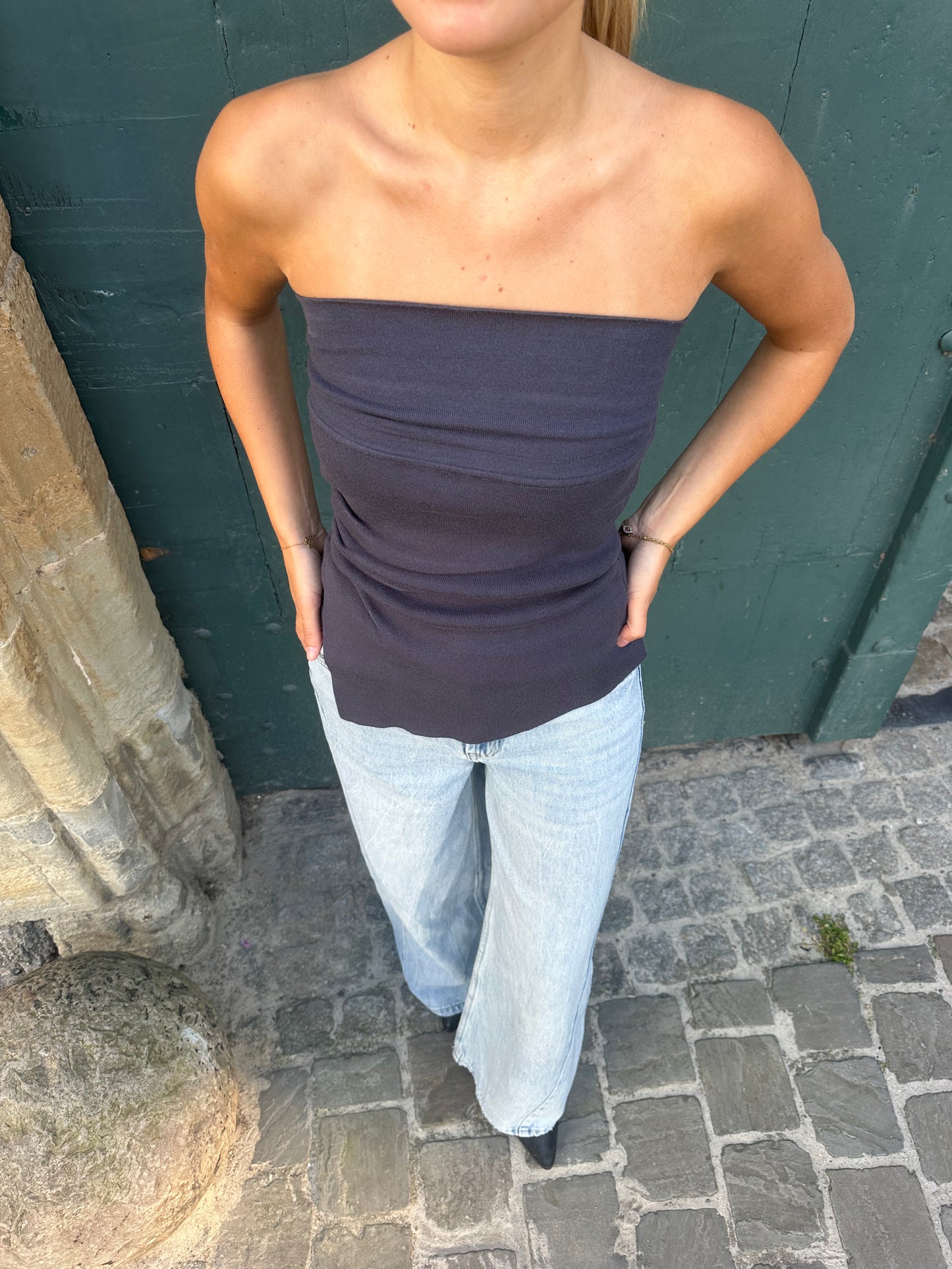 Sleeveless strapless top