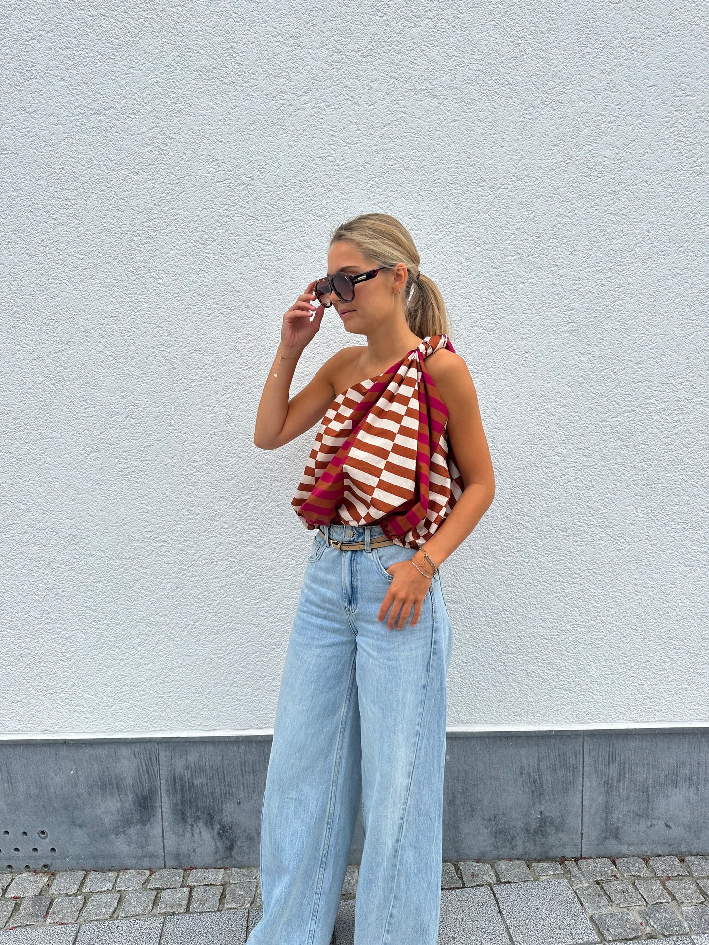 One shoulder top pink
