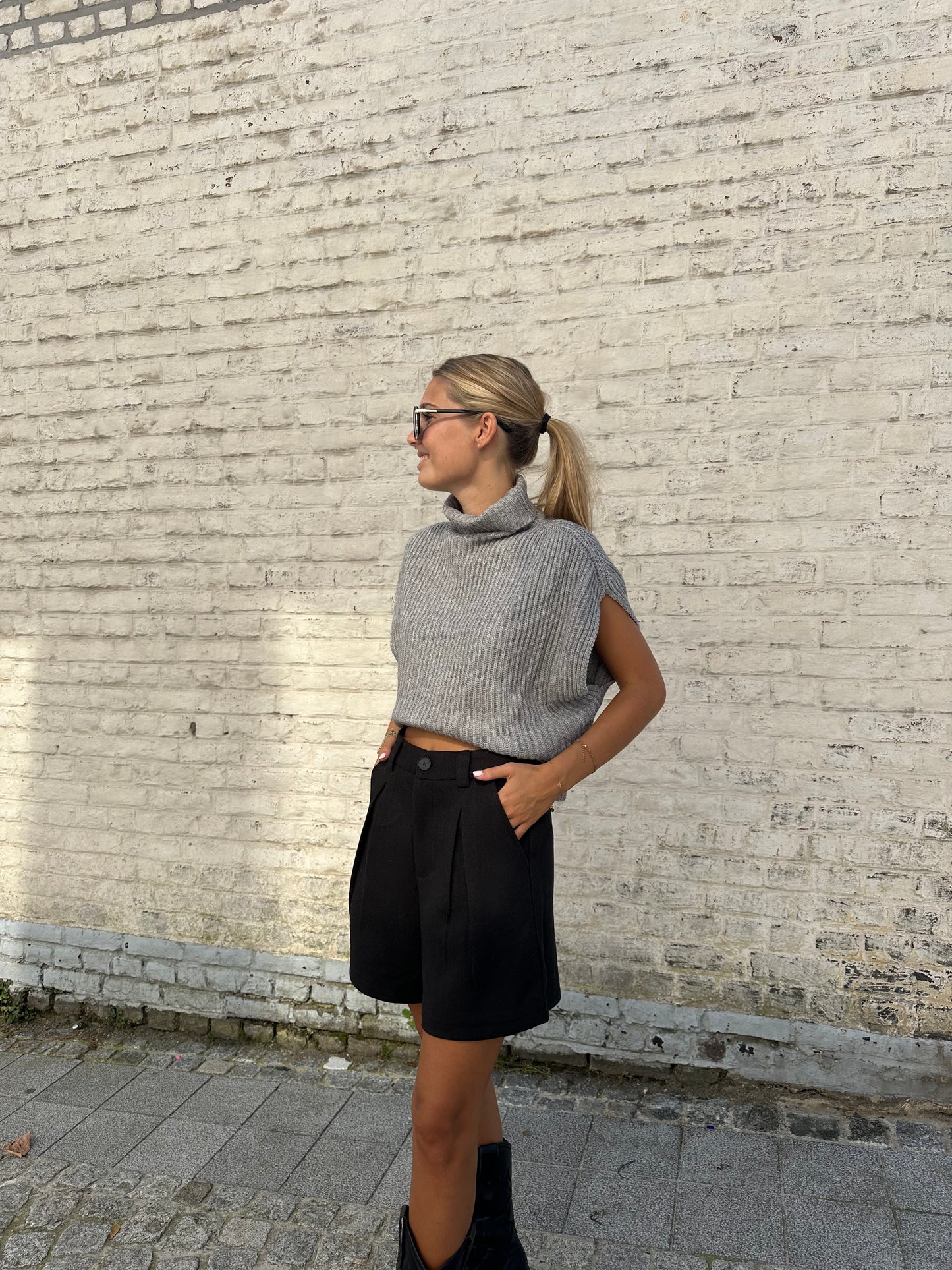 Sleeveless pull