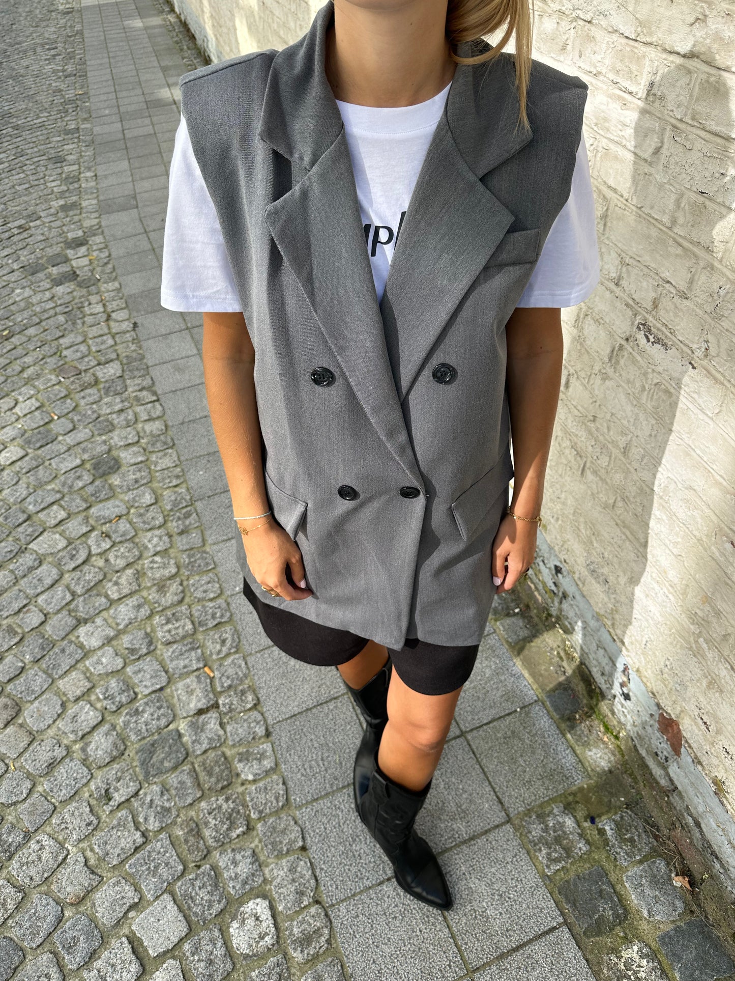 Sleeveless blazer grey