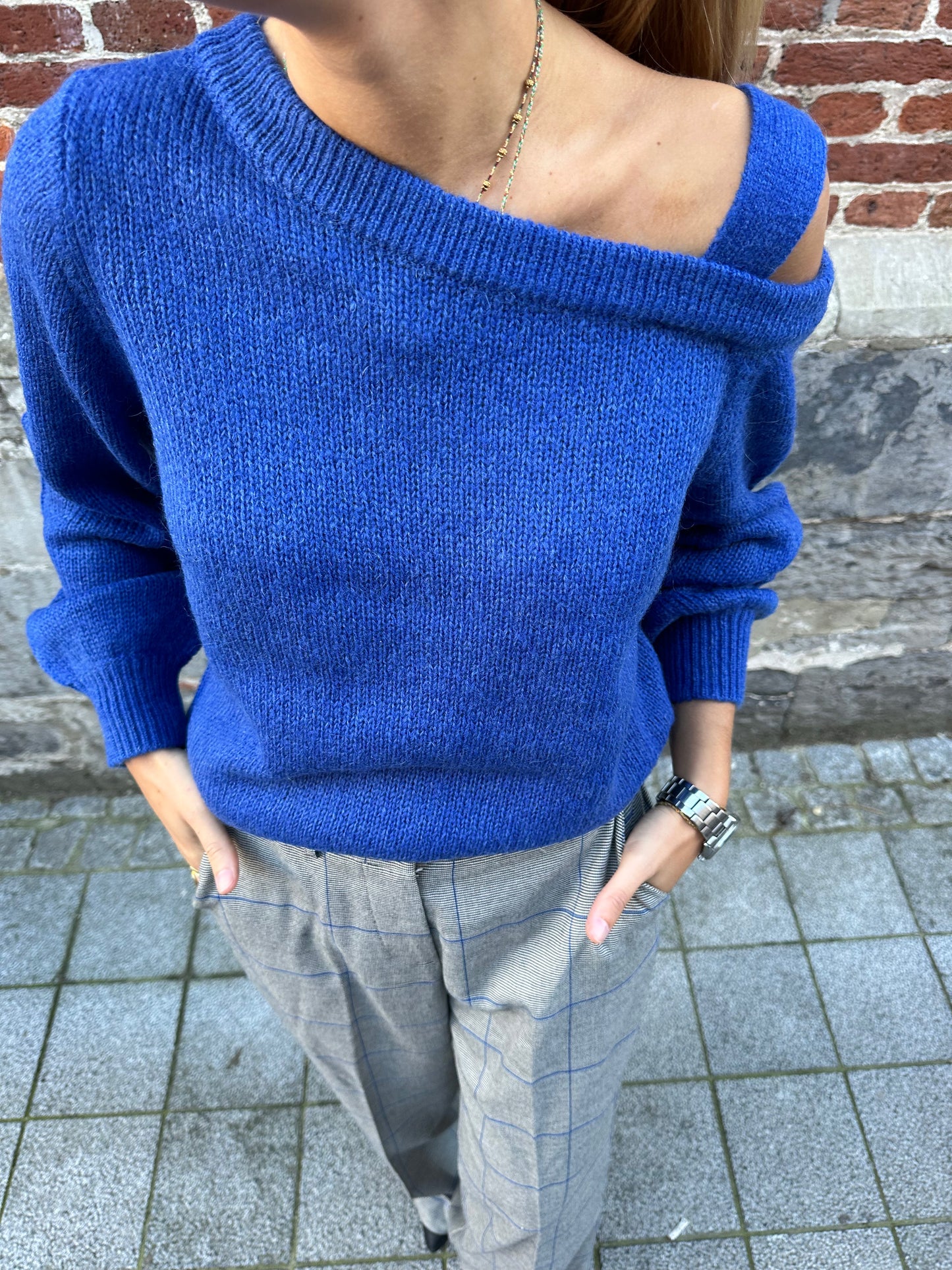 Off-shoulder pull