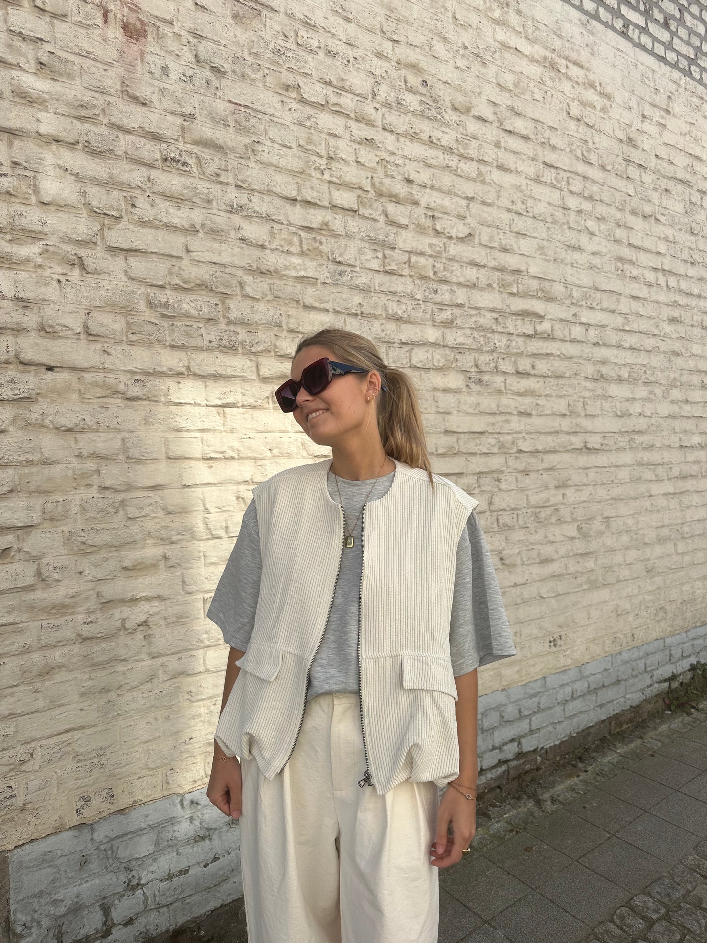 Velvet sleeveless jacket - Ecru