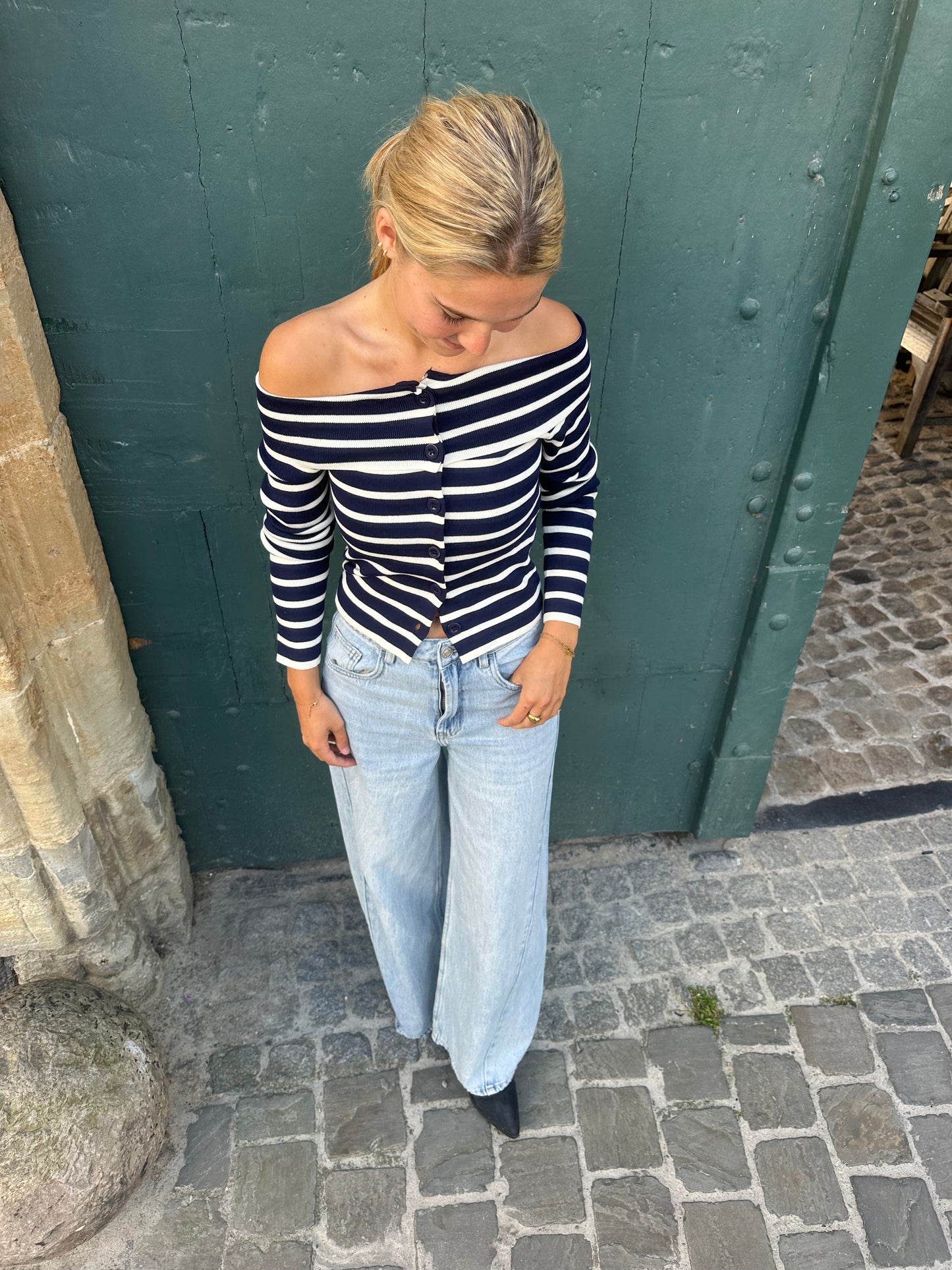 Long-sleeved fitted top