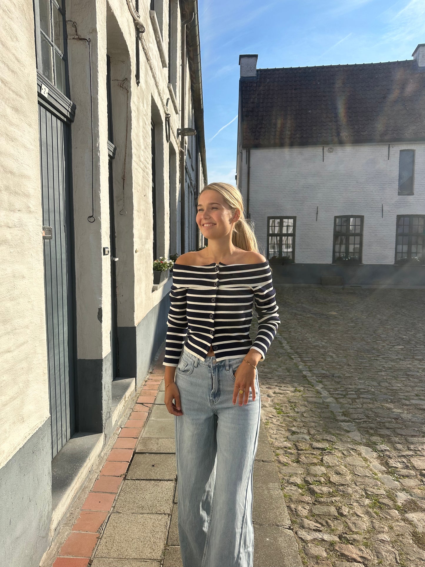 Long-sleeved fitted top