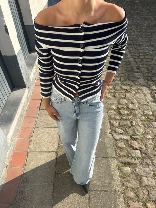 Long-sleeved fitted top