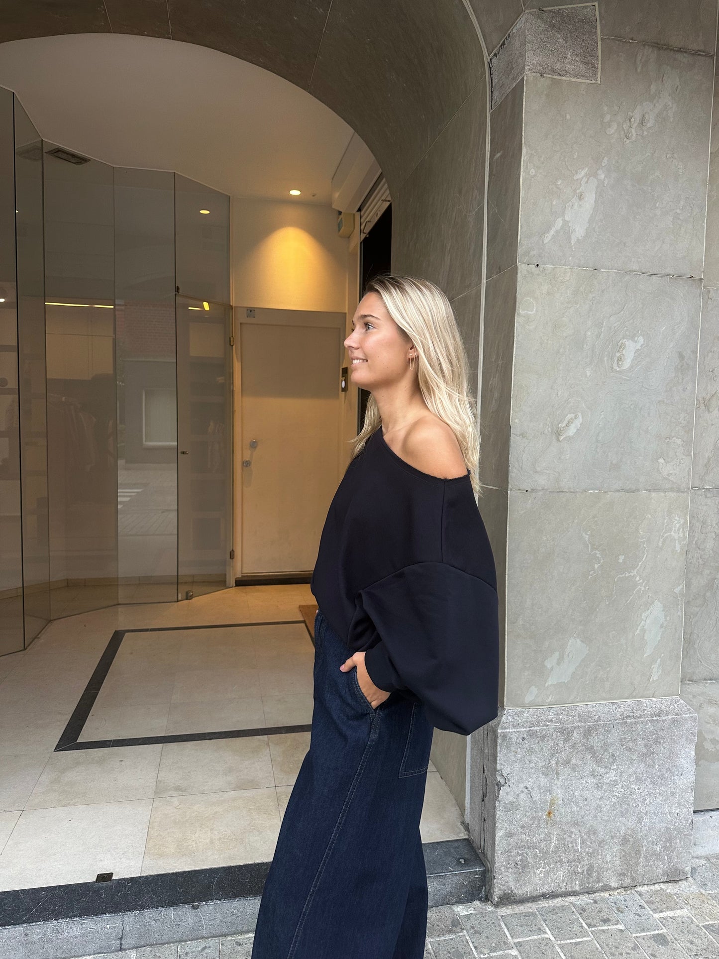 Off shoulder sweater - navy